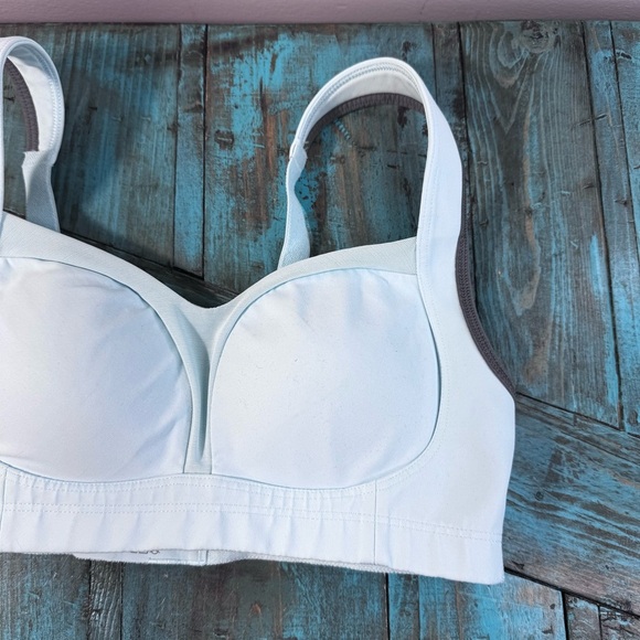 Lululemon Ta Ta Tamer Size 34C Sports Bra Activewear - Picture 4 of 10